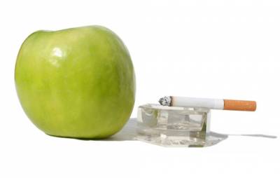сигарета и яблоко
